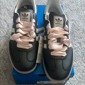 Adidas Women's Black and Pink Sneakers